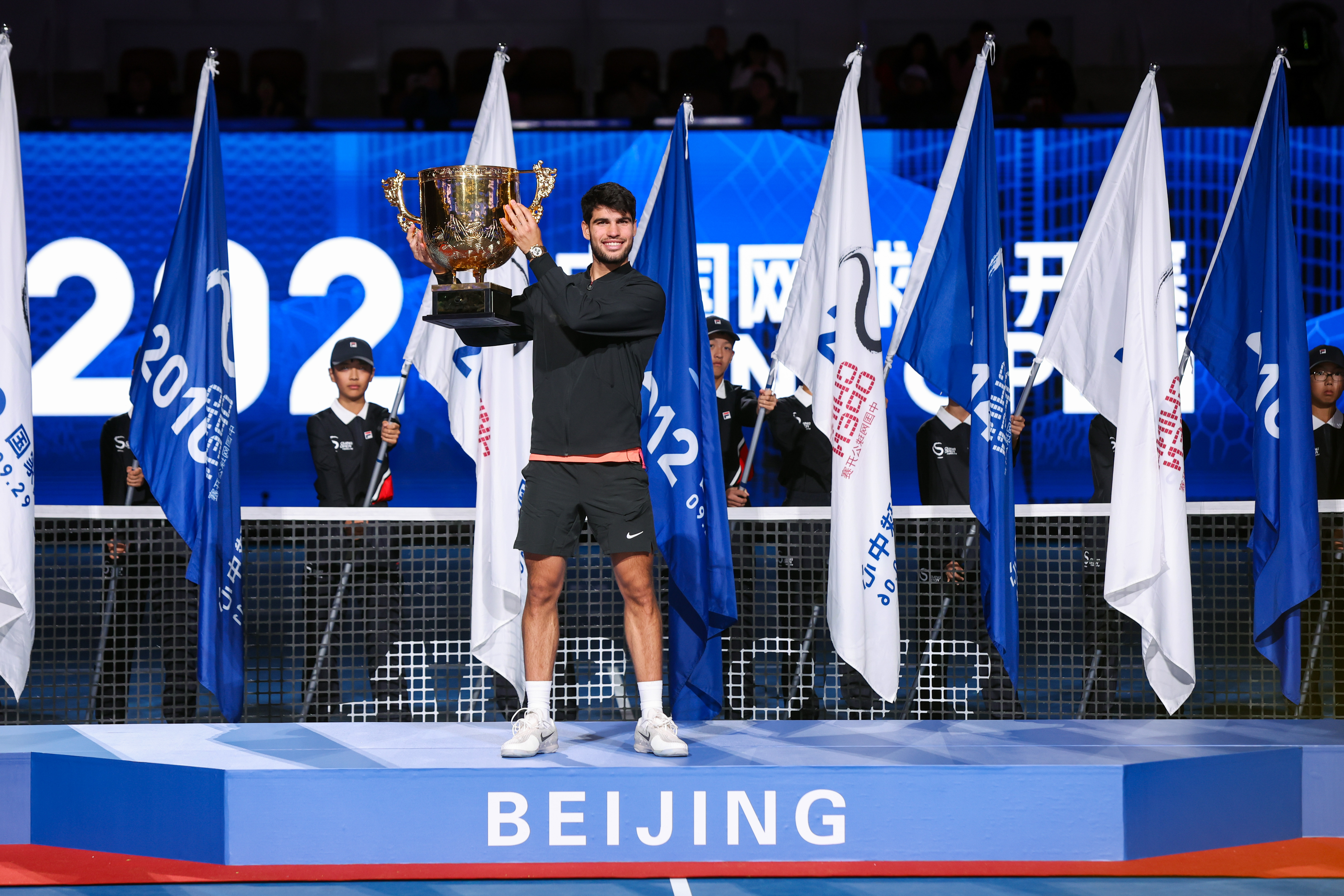 ATP总决赛轻取拉沃尔杯，阿尔卡拉斯扛起全队