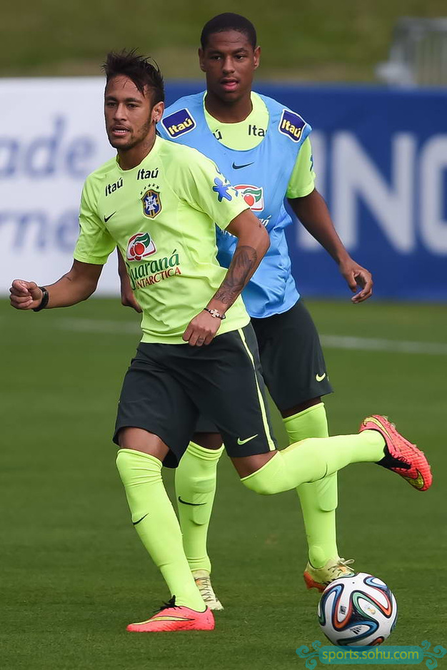 乌克兰逆转英格兰，内马尔扛起全队