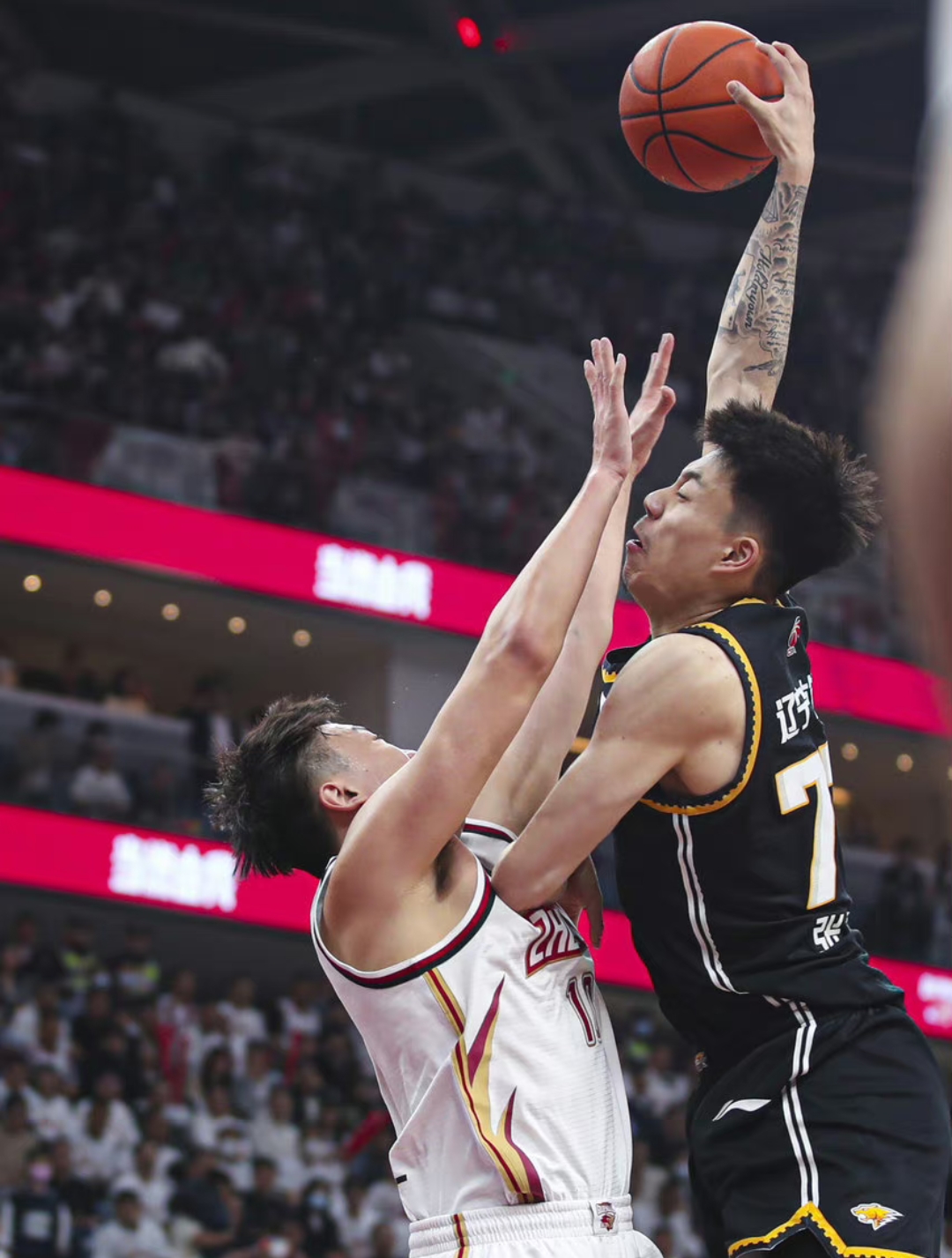 广州队逆转猛龙,张镇麟带队取胜 广州队逆转猛龙,张镇麟带队取胜