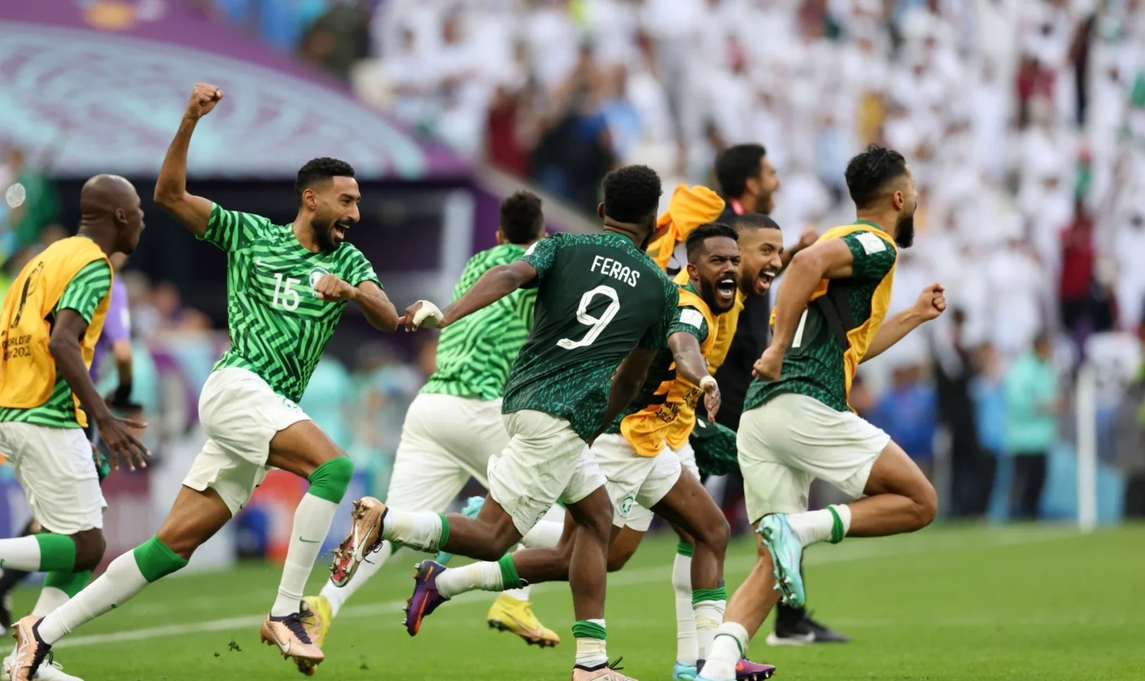 日本队力克印度队，黄鸭组合统治全场