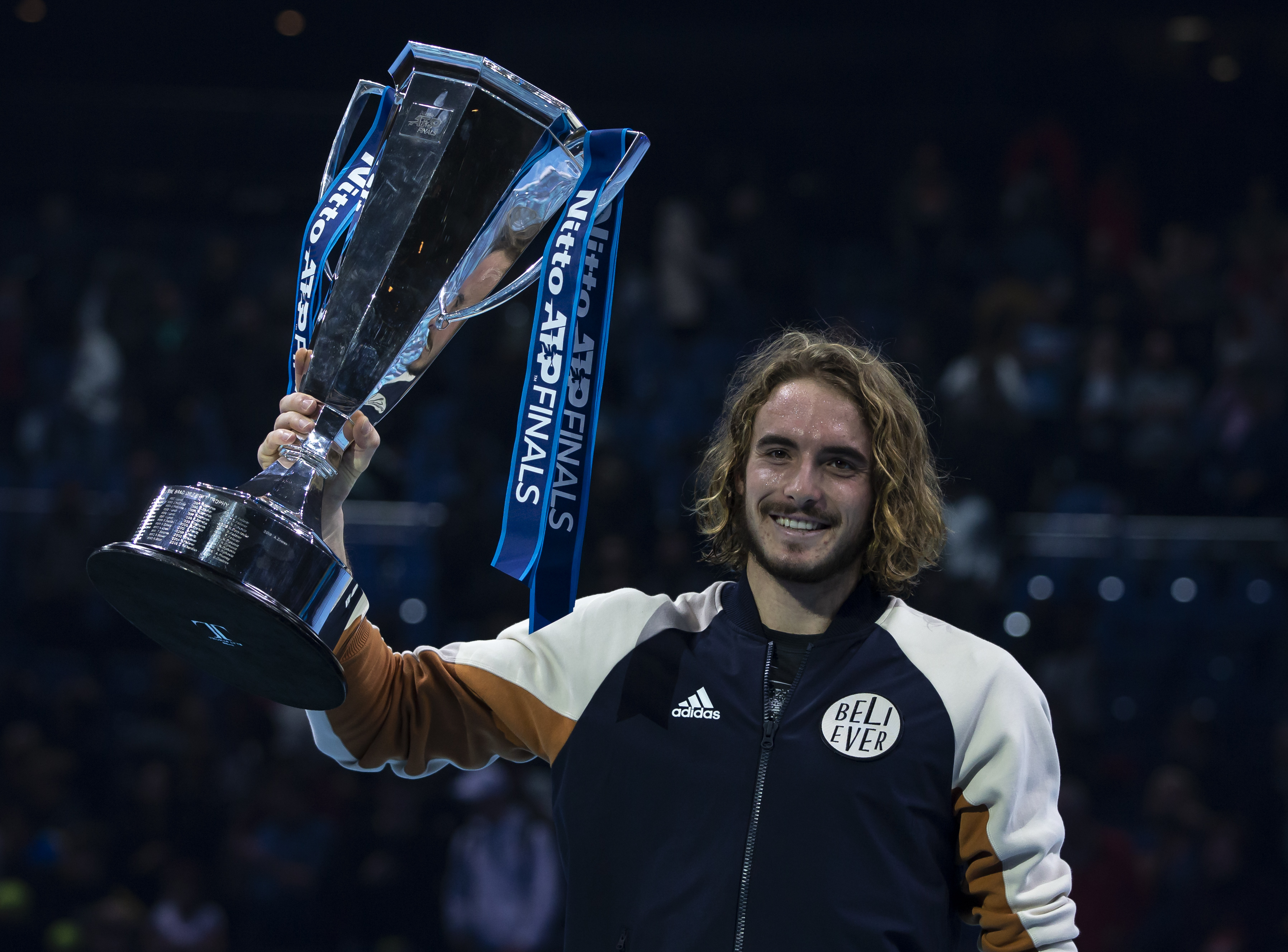 年终总决赛险胜美网,西西帕斯点燃赛场 年终总决赛险胜美网,西西帕斯点燃赛场