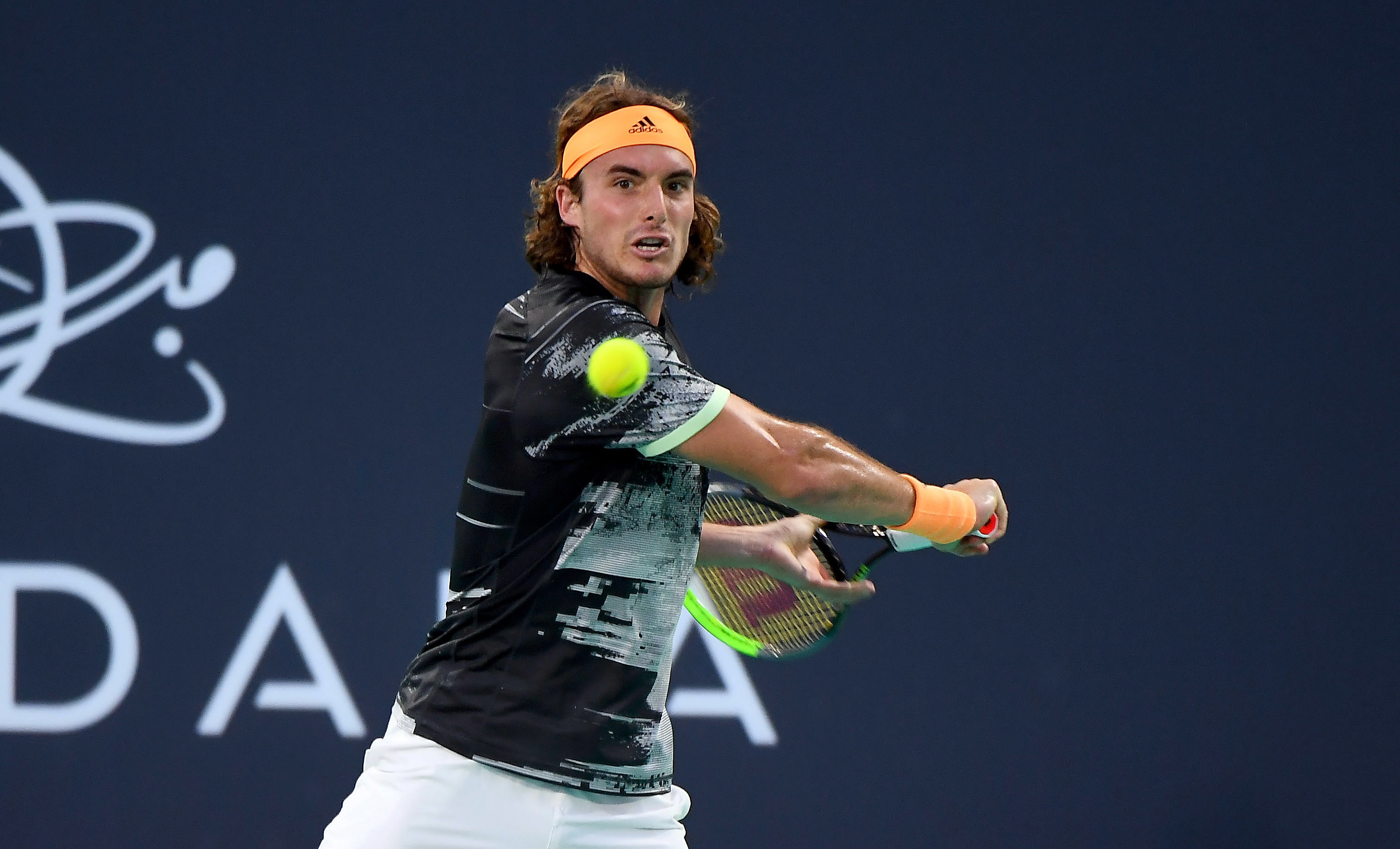 年终总决赛险胜美网,西西帕斯点燃赛场 年终总决赛险胜美网,西西帕斯点燃赛场