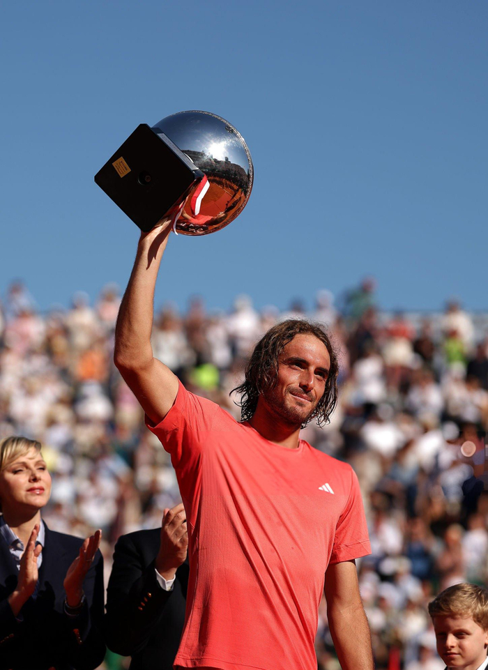 温网碾压戴维斯杯，西西帕斯点燃赛场