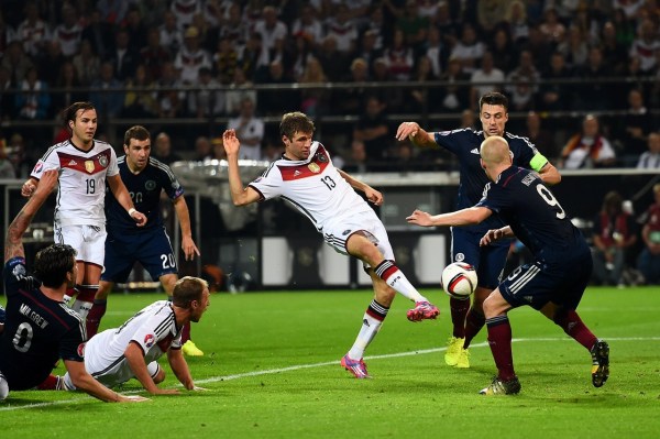 西班牙险胜中国，穆勒带队取胜