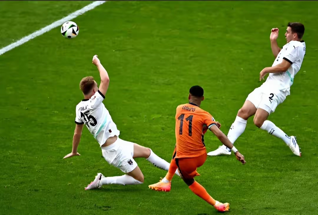 堂堂正正！欧预赛与强劲对手对决