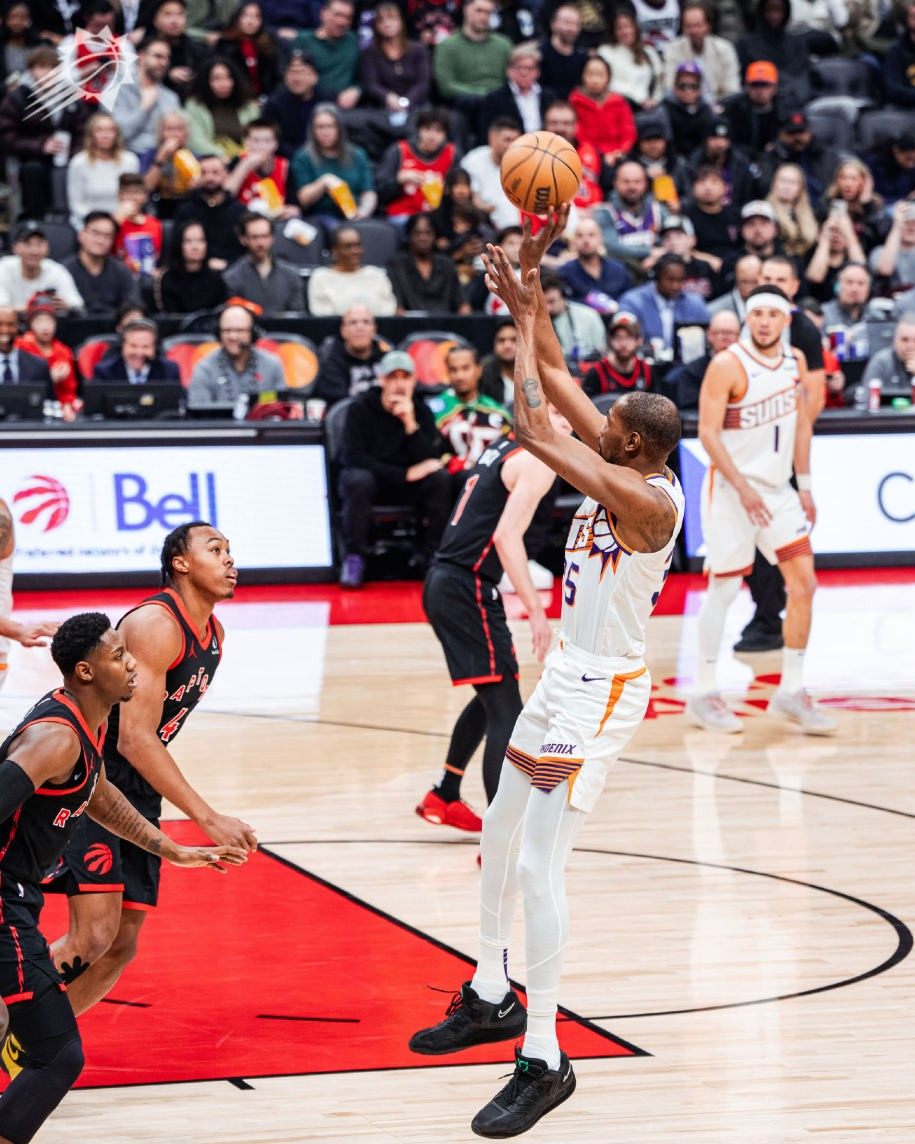 NBA季后赛：步行者队击败猛龙晋级