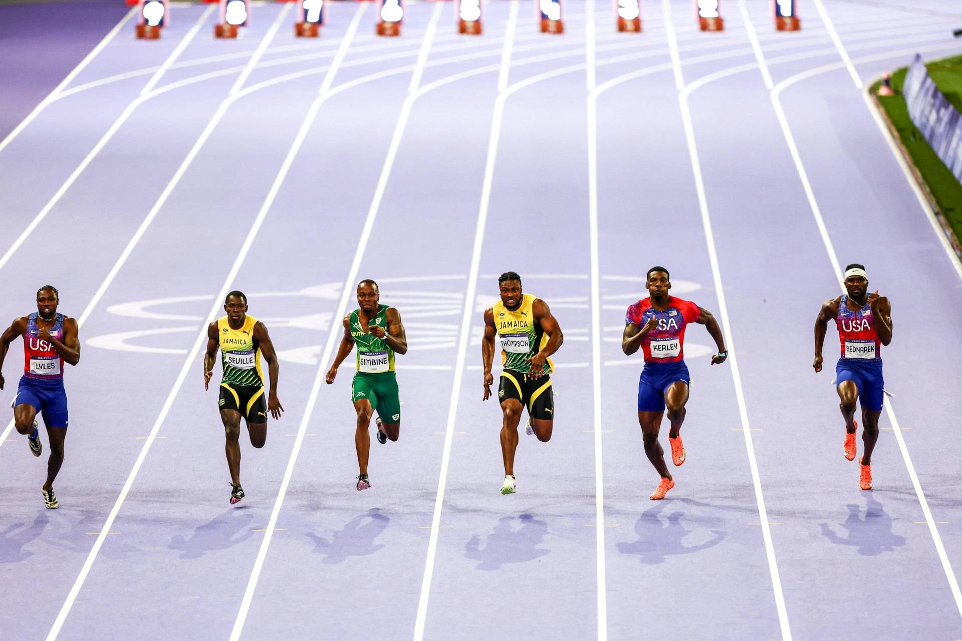 美国短跑选手接连夺金，奠定霸主地位