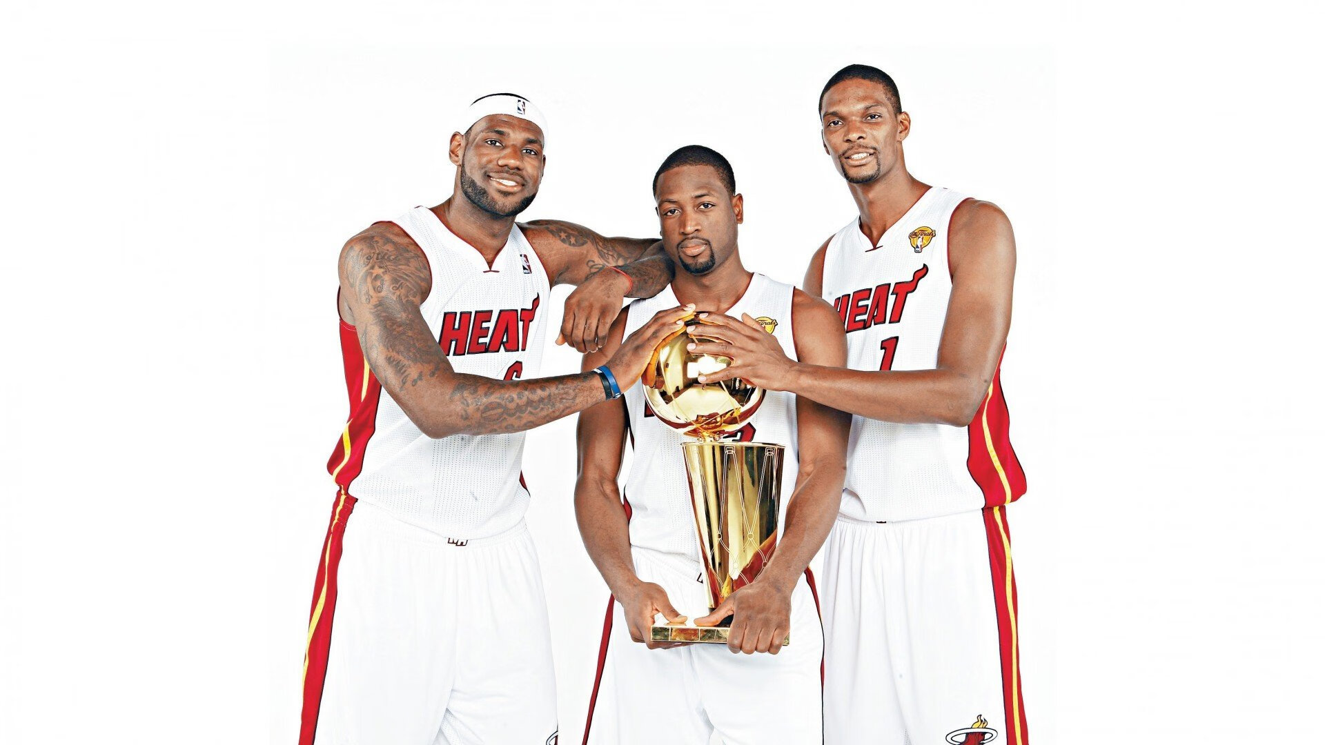 赛道与球场，当杜兰特在F1街道赛接管比赛，辽宁队全面压制猛龙的双重征服